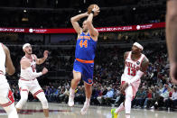 New York Knicks forward Bojan Bogdanovic, center, looks to pass as Chicago Bulls guard Alex Caruso, left, and forward Torrey Craig defend during the first half of an NBA basketball game in Chicago, Tuesday, April 9, 2024. (AP Photo/Nam Y. Huh)