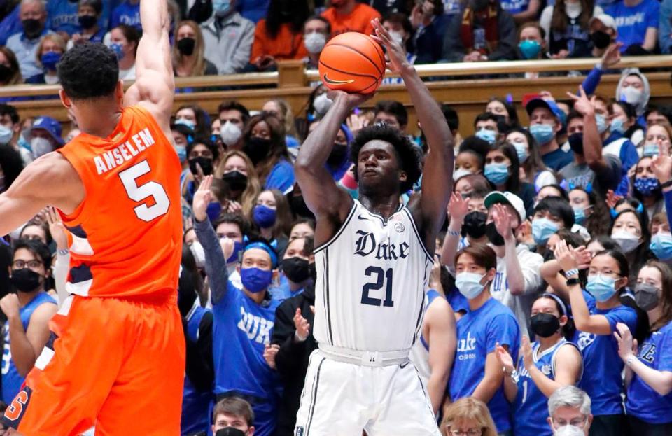 Duke’s A.J. Griffin (21) shoots a three-pointer as Syracuse’s Frank Anselem (5) defends during the first half of Duke’s game against Syracuse at Cameron Indoor Stadium in Durham, N.C., Saturday, Jan. 22, 2022.