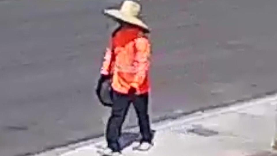 The suspect was wearing long sleeves, a reflective vest and a straw sun hat. / Credit: Las Vegas Metropolitan Police Department