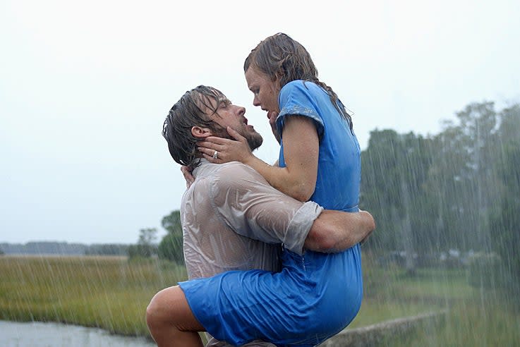 Rachel McAdams wearing the blue dress in The Notebook (Allstar/NEW LINE)