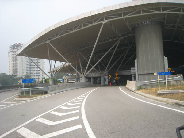 A trip to Johor Bahru for supper turned out to be a nightmare for two Singaporean women. (Yahoo! Photo)