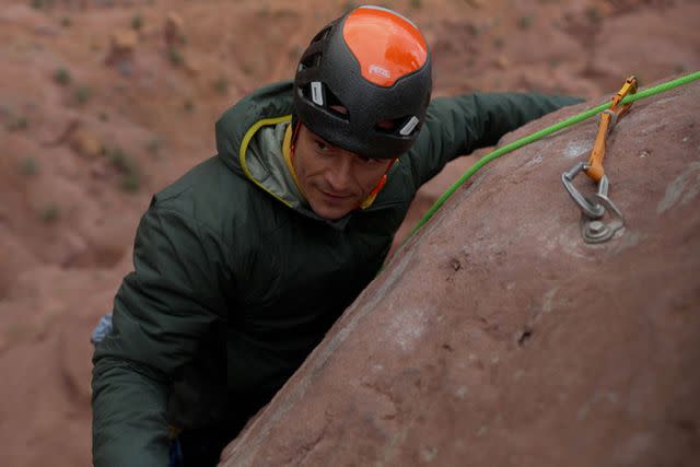 <p>Peacock</p> Orlando Bloom climbing in Moab, Utah