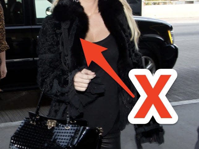 red x and arrow pointing to fur lining on jessica simpsons jacket