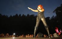 "Du hast mich tausend mal belogen, Du hast mich tausend mal verletzt" ... Andrea Berg brachte den Schlager, was Liveauftritte angeht, auf Augenhöhe mit der Rockszene (hier 2009 beim "Heimspiel in Aspach"). (Bild: Andreas Rentz/Getty Images)