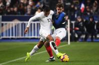 <p>À la 70e minute, les Bleus dominent toujours largement les débats et les Uruguayens sont sans réaction. L’équipe de France mène 1-0. (crédit AFP) </p>