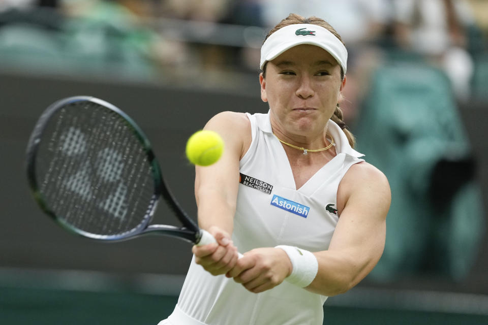 Lulu Sun of New Zealand plays a backhand return to Donna Vekic of Croatia during their quarterfinal match at the Wimbledon tennis championships in London, Tuesday, July 9, 2024. (AP Photo/Mosa'ab Elshamy)