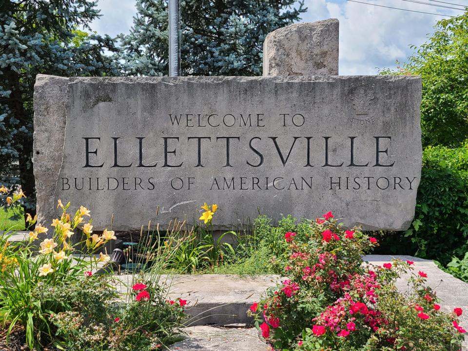 A sign welcomes people to Ellettsville.