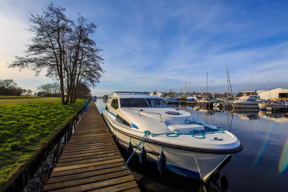 Dutch canals are made for laid-back exploring (Le Boat / Joan Vendrell)