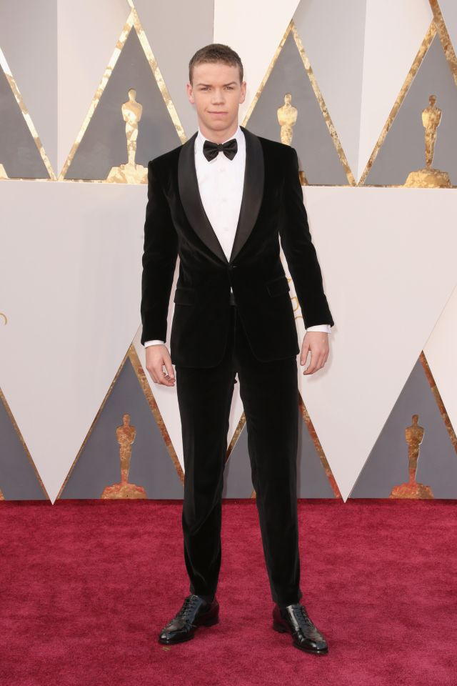 Le meilleur : Will Poulter porte un costume en velours à la 88e cérémonie des Oscars, le 28 février 2016 à Hollywood en Californie.