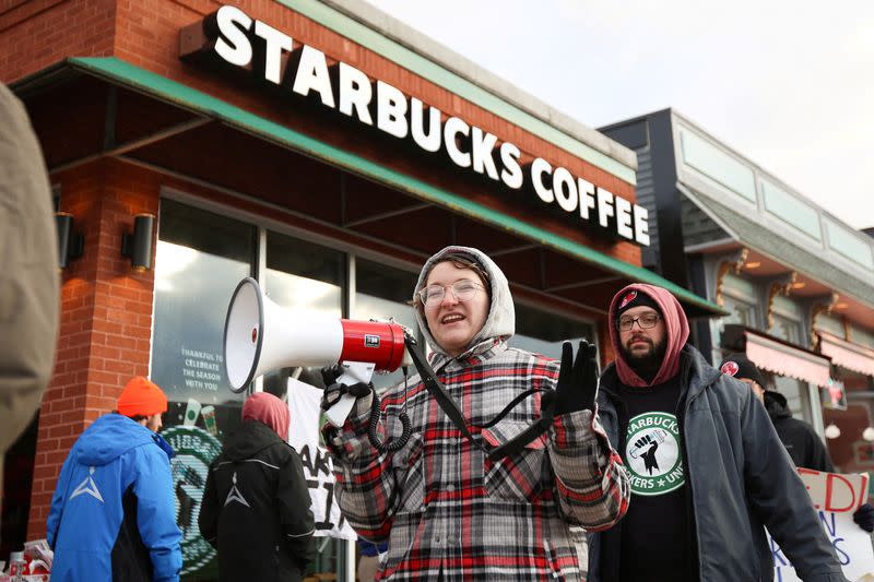 FILE PHOTO: Starbucks U.S. workers at 100 stores hold one-day walkout