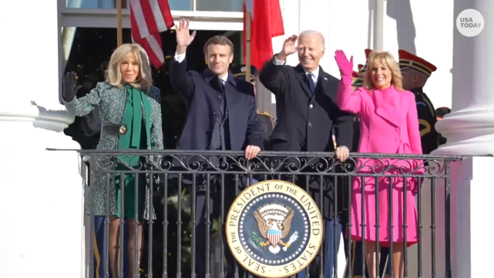امانوئل ماکرون، رئیس جمهور فرانسه روز پنجشنبه در مراسمی قبل از اولین شام دولتی بایدن در کاخ سفید مورد استقبال قرار گرفت.