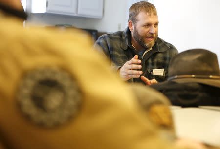 Ammon Bundy meets with members of the Pacific Patriots Network at the Malheur National Wildlife Refuge near Burns, Oregon, January 8, 2016. REUTERS/Jim Urquhart