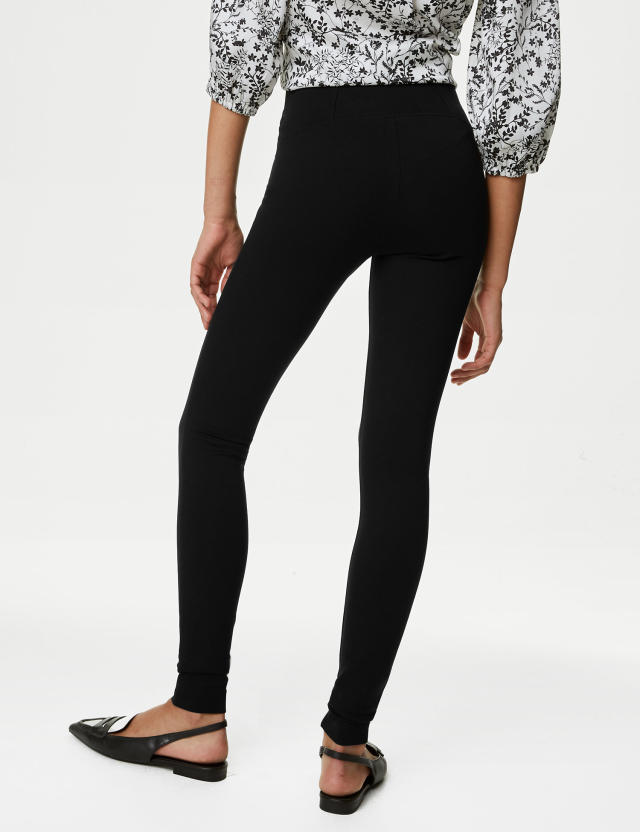 I've been searching for the perfect leggings so compared M&S' 'magic'  slimming ones to Primark's & one won by a mile