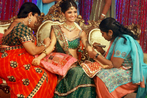 Rock Your Mehndi Dance By Checking These 5 Essential Event Details Before  You Hit The Floor