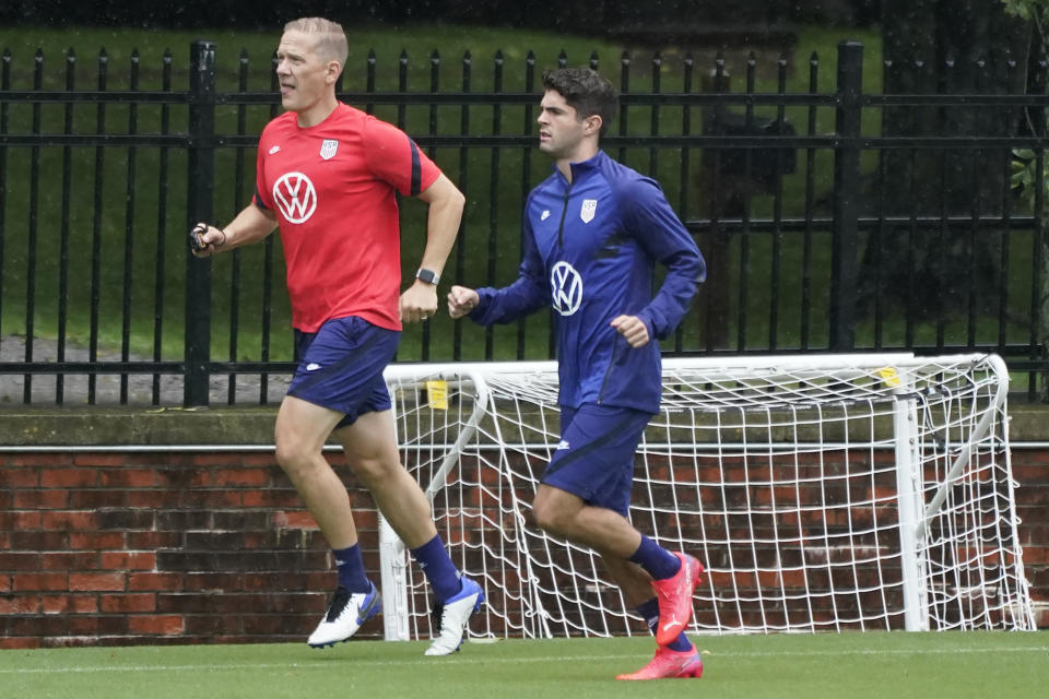 Christian Pulisic, right, works out during a soccer practice for the U.S. Men's National Team Tuesday, Aug. 31, 2021, in Nashville, Tenn. (AP Photo/Mark Humphrey)