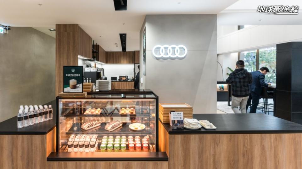 Audi北桃園展示中心有提供星巴克咖啡以及精緻餐點等服務。(攝影/ 劉家岳)