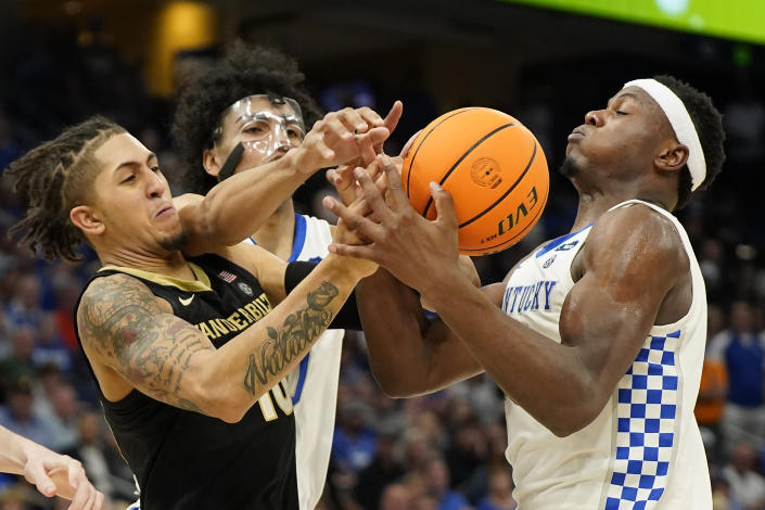 Kentucky forward Oscar Tshiebwe, right, and forward Jacob Toppin compete against Vanderbilt forward Myles Stute (10) for a rebound during the second half of an NCAA college basketball game in the Southeastern Conference men's tournament Friday, March 11, 2022, in Tampa, Fla. (AP Photo/Chris O'Meara)