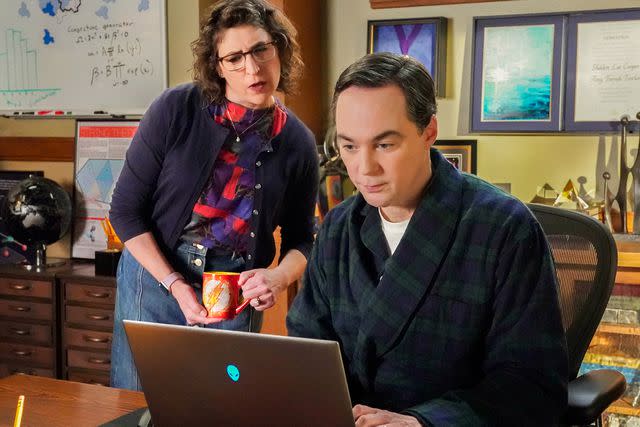 <p>Bill Inoshita/Warner Bros</p> Mayim Bialik as Amy Farrah Fowler and Jim Parsons as Sheldon Cooper in the 'Young Sheldon' finale