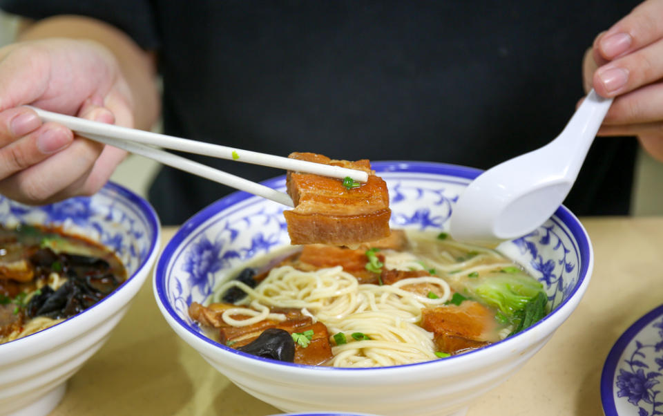 wang's noodle & dumpling house - pork rib la mian