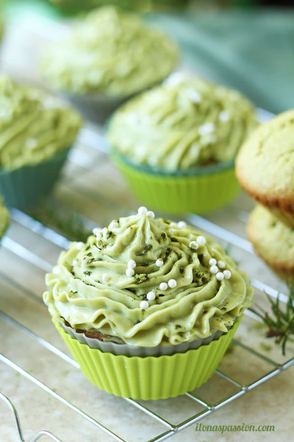 Matcha Cupcakes With Green Tea Cream Cheese Frosting