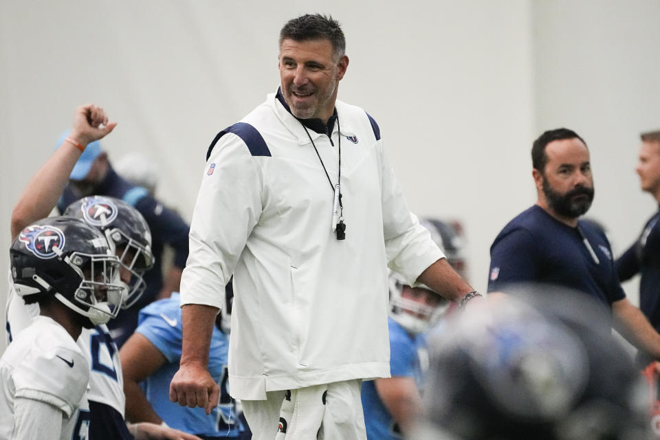 Tennessee Titans head coach Mike Vrabel shares a laugh with players during the NFL football team's rookie minicamp, Saturday, May 13, 2023, in Nashville, Tenn. (AP Photo/George Walker IV)