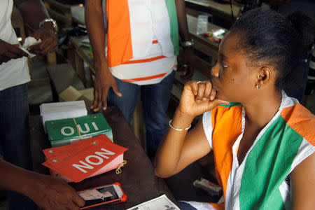 Polling agents prepare the ballots at a polling station during a referendum in Abidjan, Ivory Coast October 30, 2016. REUTERS/Luc Gnago