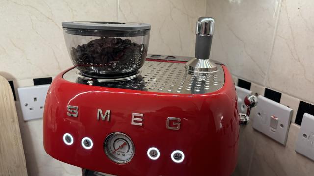 Smeg Espresso Coffee Machine EGF03 with grinder and milk frother