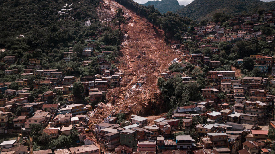 2022年2月，巴西遭逢強降雨引發土石流，數百人因此喪生，數千人失去家園。政府忽視氣候危機，導致極端天氣事件衝擊人民。