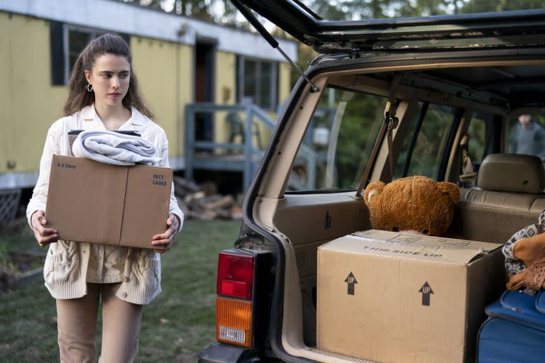 La actriz Margaret Qualley en Las cosas por limpiar, la miniserie de Netflix que se posicionó entre lo más visto en la plataforma en Argentina