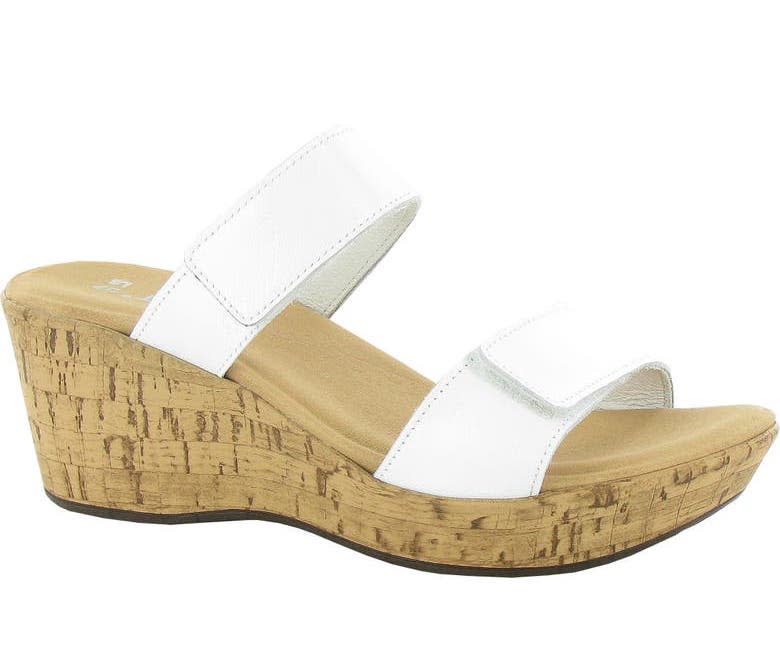 Women’s Caveran Platform Slide Sandal. Image via Nordstrom.