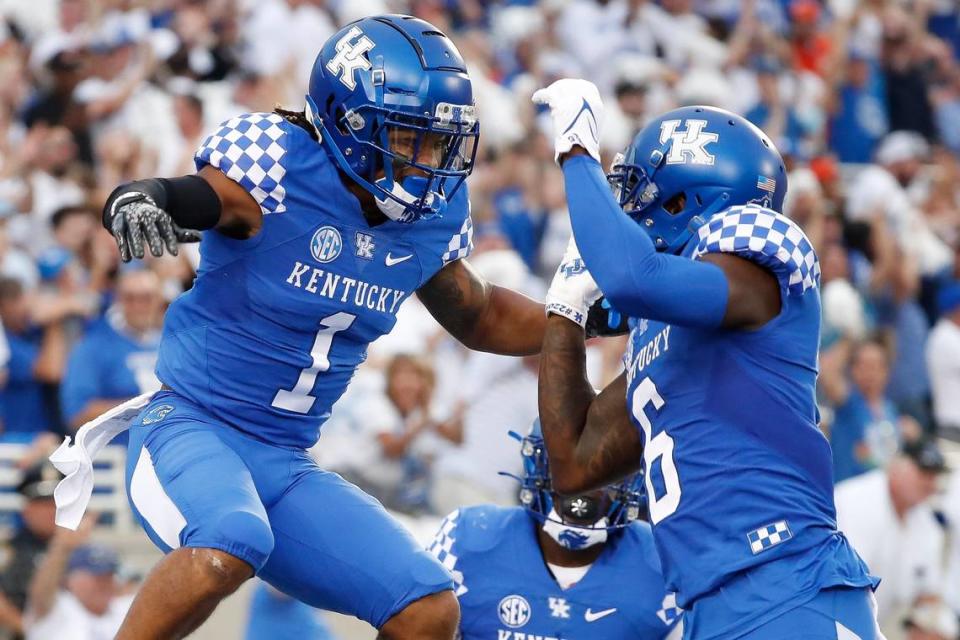 “He’s an unselfish player,” Mark Stoops said of Wan’Dale Robinson (1). “He plays better than you think away from the ball when he’s not getting the ball. He plays hard. He’s selfless and is a good teammate.”