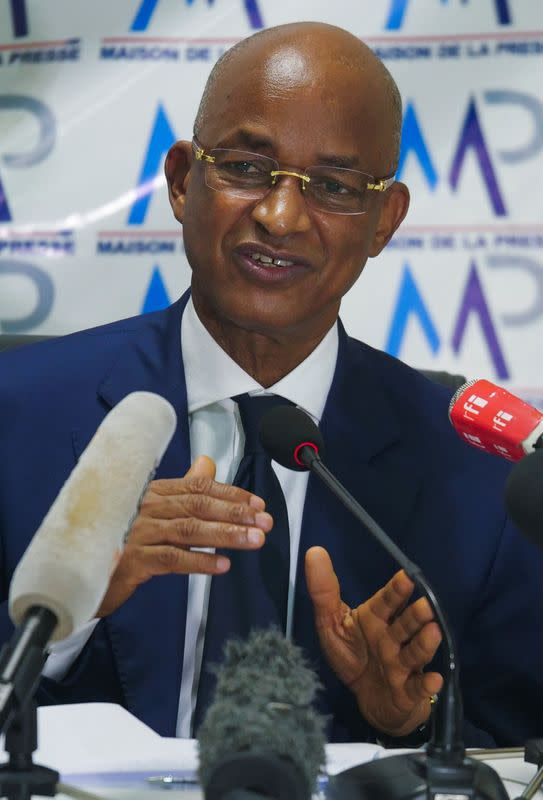 FILE PHOTO: Guinea's main opposition leader Cellou Dalein Diallo, nominated by the UFDG party to challenge President Alpha Conde in the October 18 presidential election, holds a news conference in Dakar