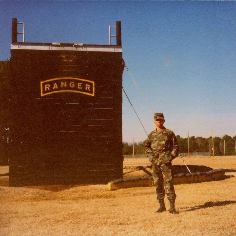 陸軍前特戰指揮部副指揮官郭力升少將，是自1979年美國與我國斷交後首位自美國陸軍突擊兵（Ranger）學校完訓的軍官。郭力升提供