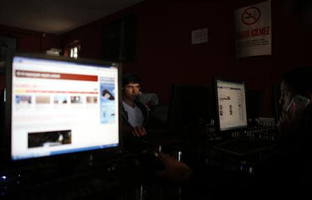 People use computers at an internet cafe in Ankara February 6, 2014. REUTERS/Umit Bektas