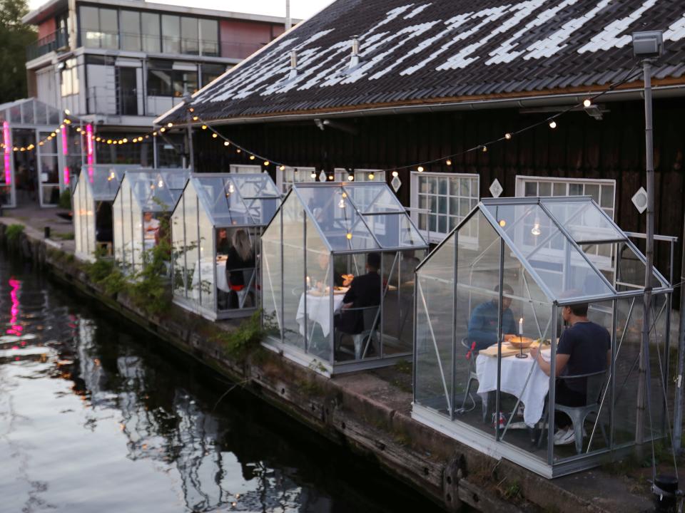 social distancing restaurant amsterdam