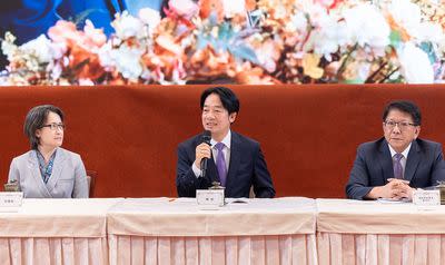 圖片：總統賴清德今天在副總統蕭美琴、總統府秘書長潘孟安等人陪同下，於總統府舉行「信賴新政、時代新台灣」記者會，並回應媒體提問（總統府提供）