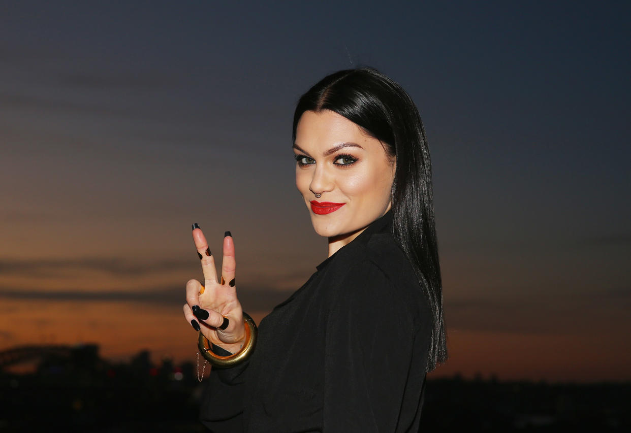 Jessie J peace sign 