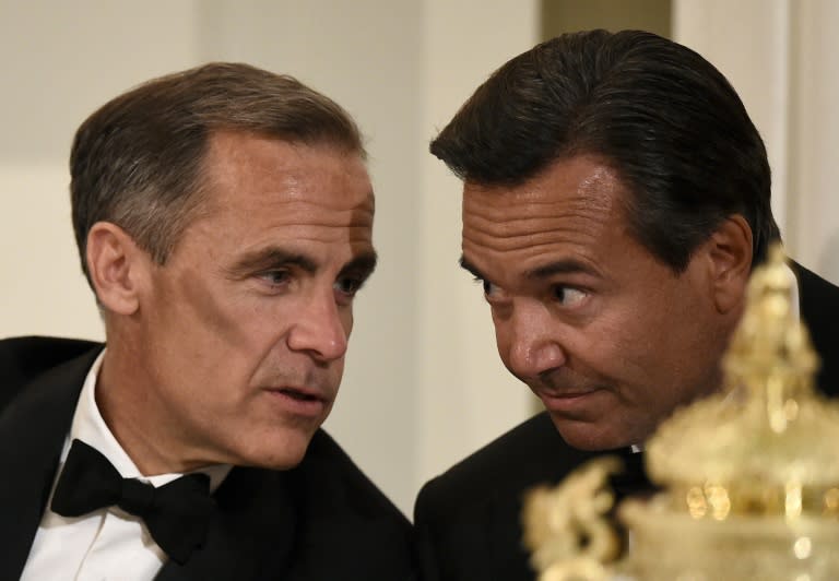 Bank of England Governor Mark Carney (L) speaks with Lloyds Banking Group's chief executive officer Antonio Horta-Osorio during the Lord Mayor's Dinner to the Bankers and Merchants of the City of London at The Mansion House in London on June 10, 2015