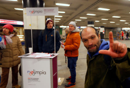 Activists of the opposition Momentum Movement collect signatures to force a referendum on the country's Olympic plans as Budapest bids for the 2024 Olympic Games, in central Budapest, Hungary, January 31, 2017. REUTERS/Laszlo Balogh