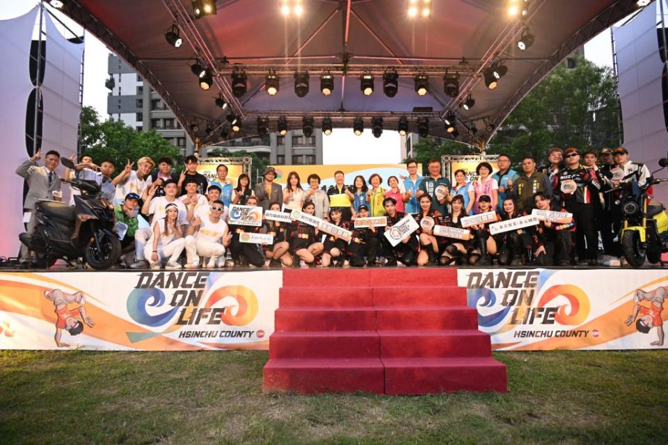 新竹縣全國街舞大賽水圳森林公園熱鬧登場，由於免收報名費，今年破千人參賽。（記者彭新茹攝)