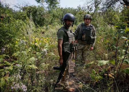 Ukrainian servicemen are seen at their positions on the front line near Avdeyevka, Ukraine, August 10, 2016. REUTERS/Gleb Garanich