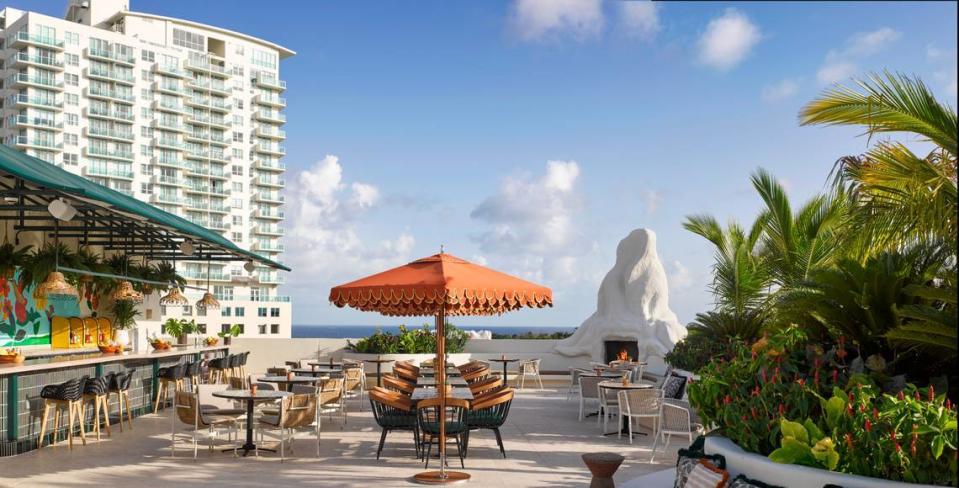 SipSip, el roof top bar del hotel Mayfair en Coconut Grove, elegido entre los mejores hoteles del país por Condé Nast Traveler, que se sumó a los hoteles de Miami que ofrecen descuentos, en este caso de un 20 por ciento en la reservación de habitaciones en verano.