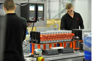 Lithium-ion cell and battery pack assembly for Nissan Leaf electric car in Sunderland, U.K., plant