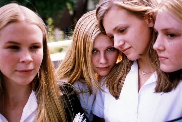 Everett Collection Leslie Hayman, Kirsten Dunst, A.J. Cook, and Chelse Swain in 'The Virgin Suicides'