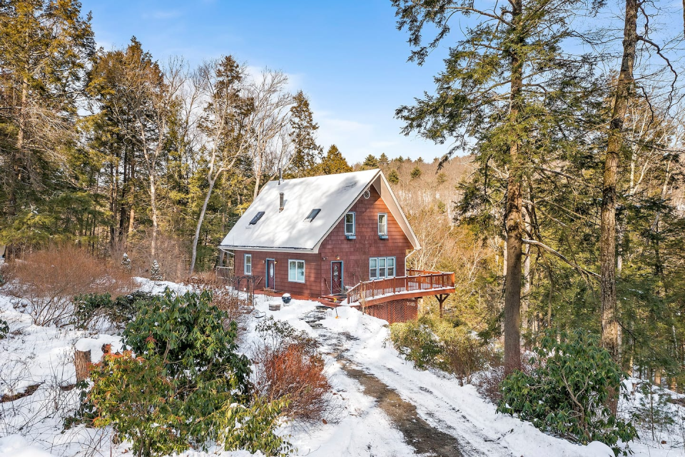 Cabin Airbnb - Sawkill Creek Cottage in Milford, Pennsylvania