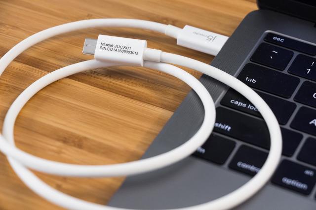 Adaptateur USB-C SD Apple - Orange pro