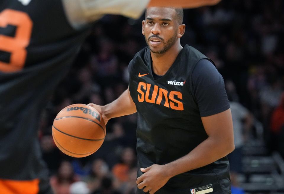 Phoenix Suns guard Chris Paul runs a play as the team holds an open practice for fans at the Footprint Center on Saturday, Oct. 1, 2022. 