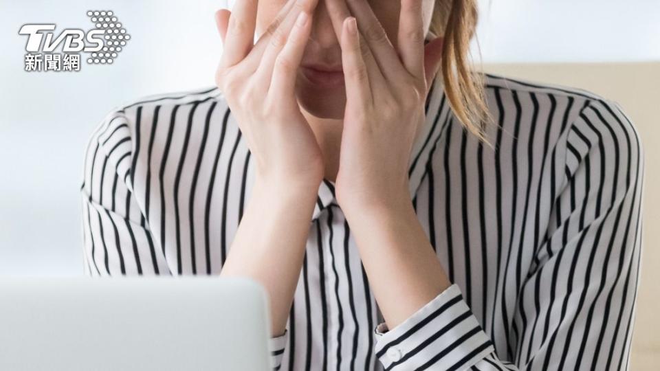 伸手揉眼睛竟意外導致視網膜剝離。（示意圖／Shutterstock達志影像）