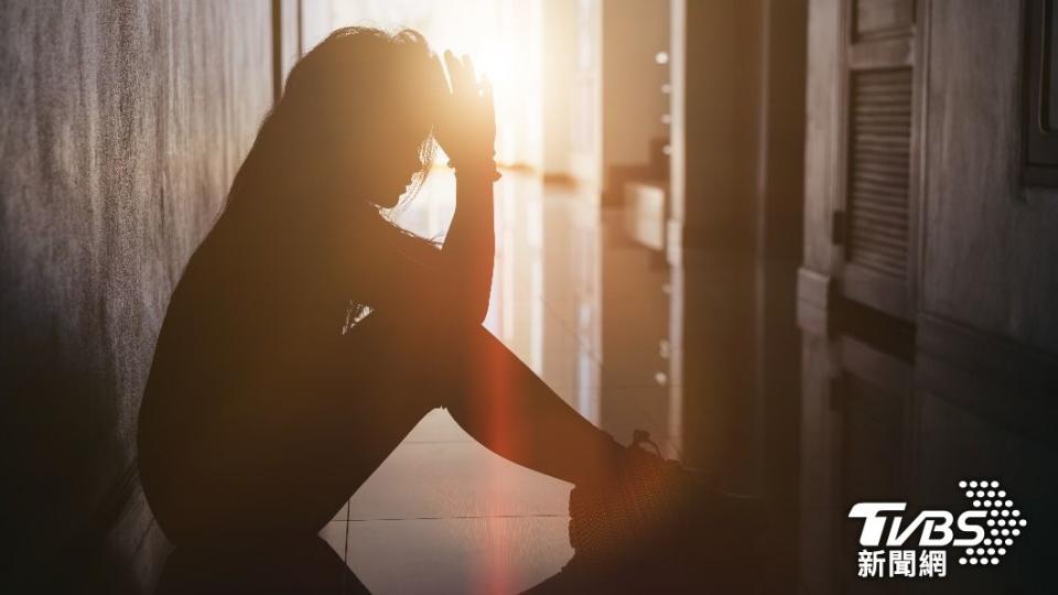 女網友羨慕朋友能說走就走，自己卻26歲還沒出過國。（示意圖／Shutterstock達志影像）