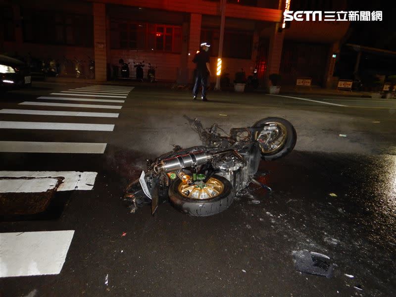 台南少年無照酒後騎車撞車。（圖／翻攝畫面）